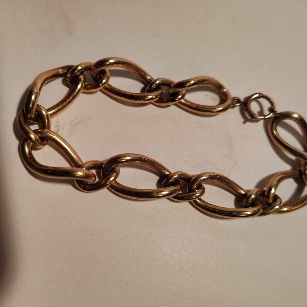 Elegant Gold Chain Bracelet